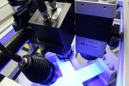 Biaxial tension test Biaxial testing of a cruciform specimen using DIC and thermography to obtain displacement and temperature fields during deformation. High precision in simulation requires advanced, complex material models, which in turn necessitate intricate experiments for parameter identification.